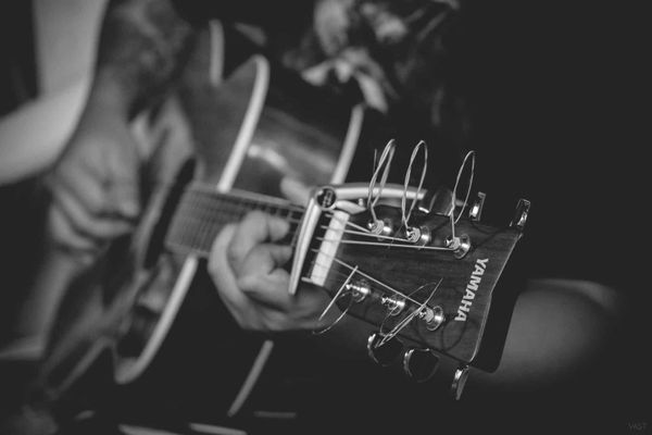 How to Learn Guitar: 7 Tips for Beginners