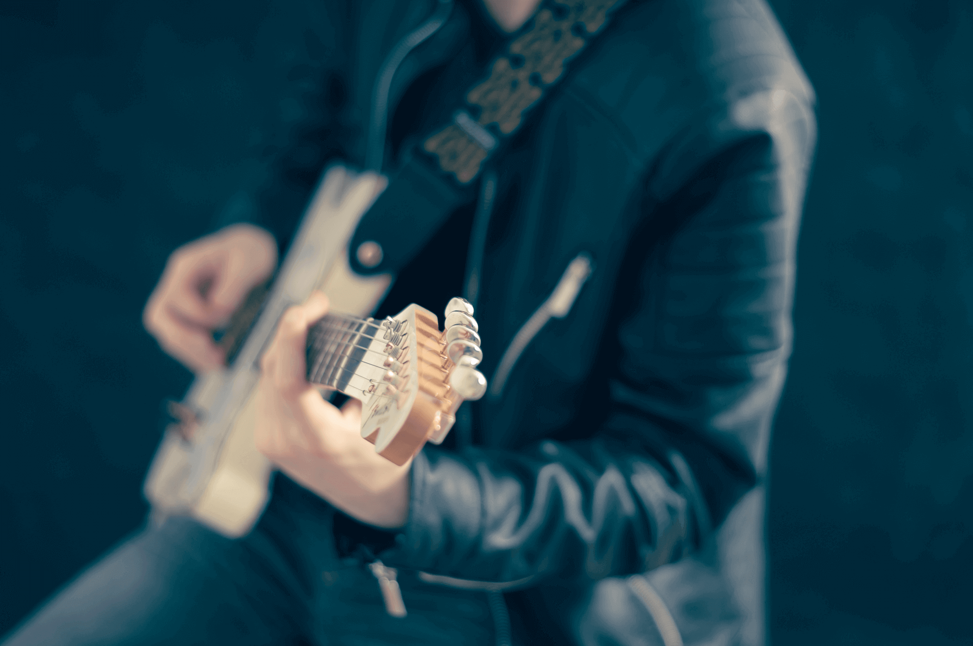 Handsome caucasian man posing at camera with acoustic guitar, wearing  casual t-shirt, isolated over room, indoors. male look at camera Stock  Photo - Alamy